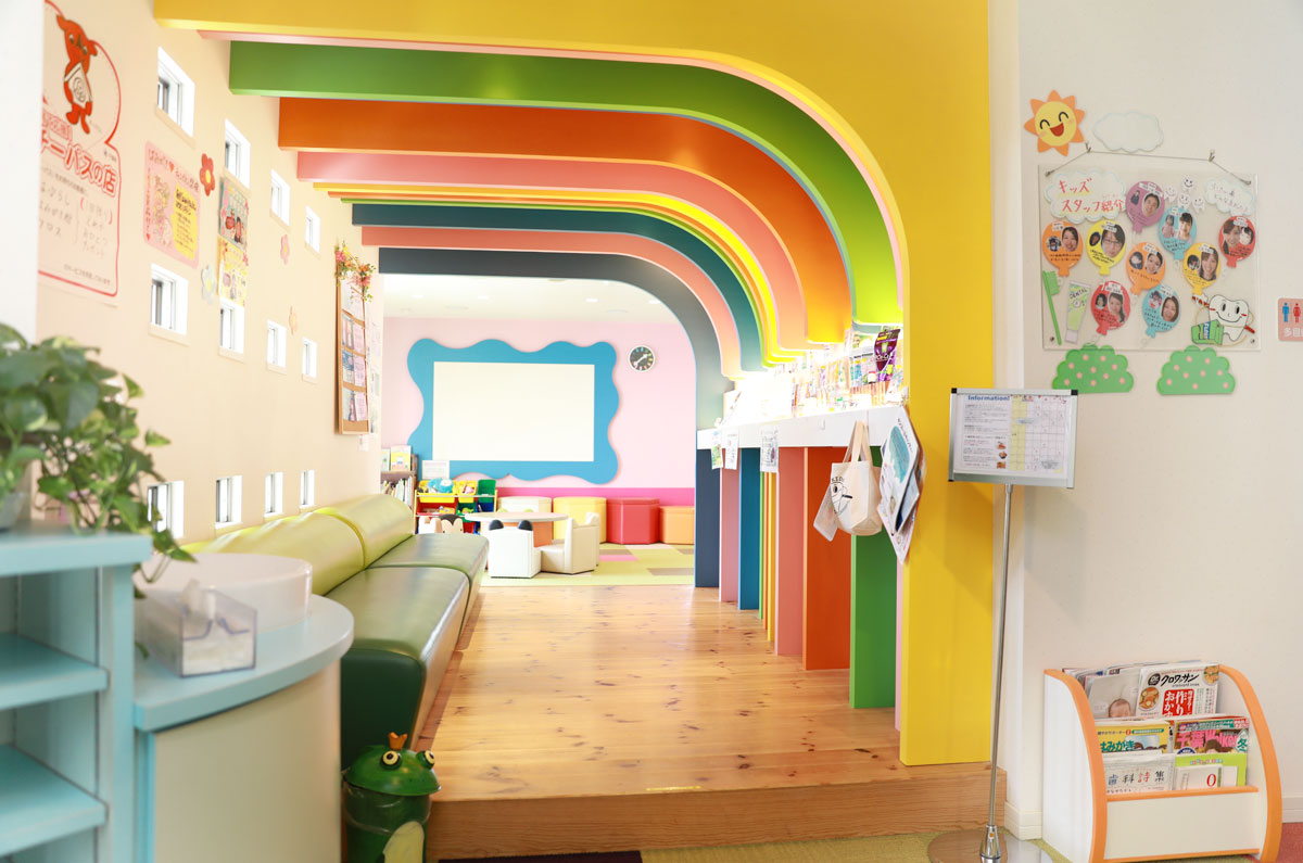 キッズ待合室の入口のトンネル